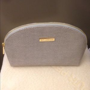 ST John pouch